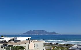 2Whitewaters Bloubergstrand Homestay